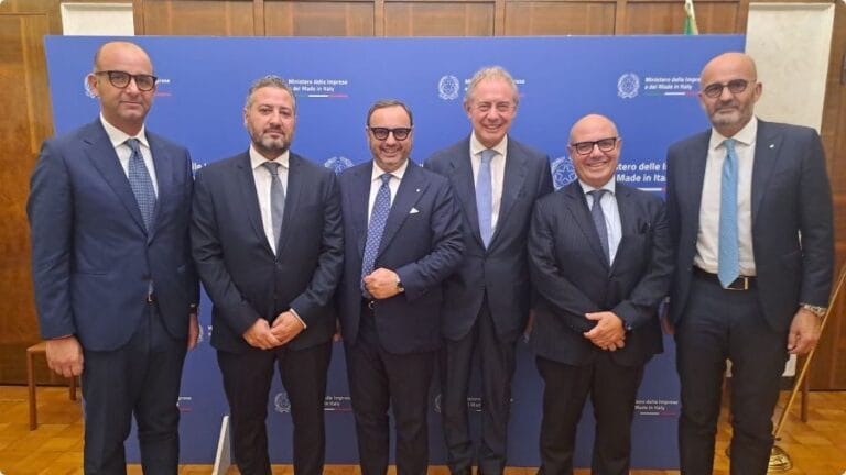 Incontro a Gela con il ministro Urso per il rilancio dell’area di crisi 11 0b0b72b9 4876 4cf0 a75e c3e45889016f 1 Incontro a Gela con il ministro Urso per il rilancio dell’area di crisi
