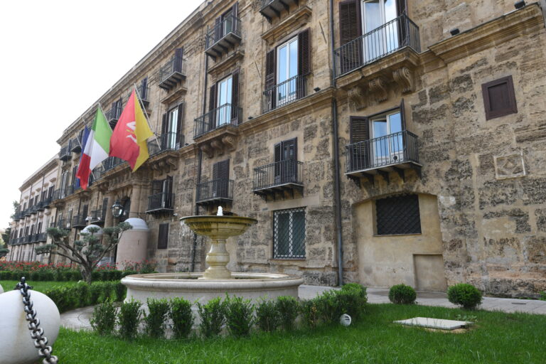 Vertice di maggioranza a Palazzo d'Orleans. Elezioni provinciali il 15 dicembre e misure per contrastare il "caro-voli" 15 DSC 9946 Vertice di maggioranza a Palazzo d'Orleans. Elezioni provinciali il 15 dicembre e misure per contrastare il "caro-voli"