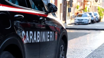 side view italian carabinieri car 600nw 2471638123.jpg Gela, tragico incidente: uomo di 66 anni investito e ucciso mentre attraversa la strada