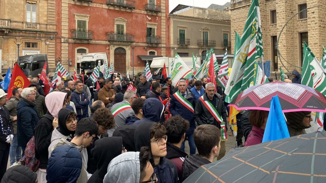 A Ragusa è sciopero contro la chiusura di Versalis 2 466424120 873934388267434 5480145206048686666 n e1731430137814 A Ragusa è sciopero contro la chiusura di Versalis