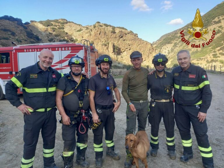 Salvataggio a lieto fine: i Vigili del fuoco recuperano un cane in difficoltà nel messinese 16 IMG 8765 Salvataggio a lieto fine: i Vigili del fuoco recuperano un cane in difficoltà nel messinese
