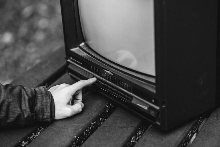 La regina del salotto: la televisione che ha trasformato le nostre vite 9 pexels anete lusina 5721876 La regina del salotto: la televisione che ha trasformato le nostre vite