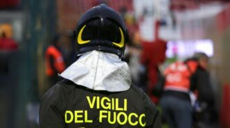 vigili del fuoco 2 e1746960062449 Auto precipita in un burrone nel Messinese, morto un 75enne