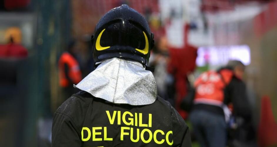 vigili del fuoco 2 e1746960062449 Licodia Eubea, scontro sulla Statale 514: muore una bambina di due anni