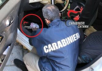Catania, arrestato pusher di droghe sintetiche 14 1. foto NO Piazza Dante Catania, arrestato pusher di droghe sintetiche