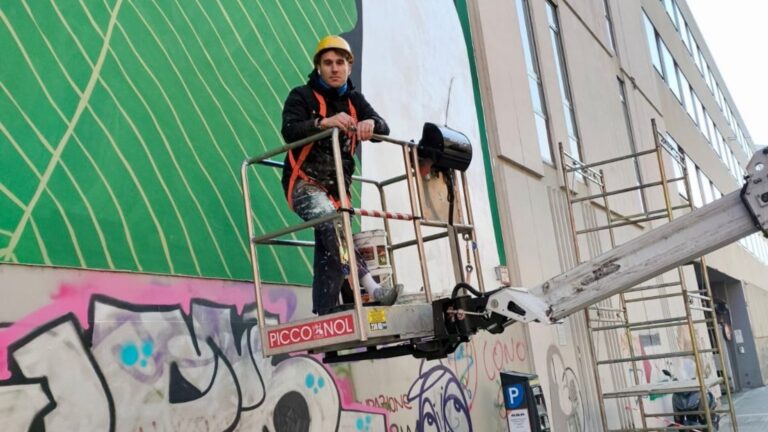 Milano, l'opera "Innova Ture" porta la firma dello street artist gelese Robico 13 Robico Milano, l'opera "Innova Ture" porta la firma dello street artist gelese Robico