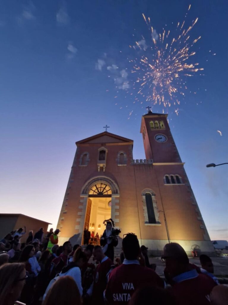 Foto Festa e Processione di Santa Rita al Borgo Santa Rita CL 5 A Borgo Santa Rita celebrazioni e processione per la Santa delle rose
