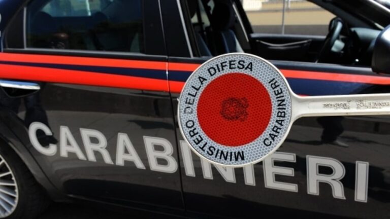 alt carabinieri 5 San Cataldo, aggrediscono i Carabinieri durante un controllo: due arrestati