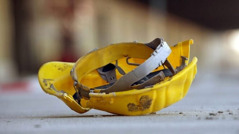 San Cataldo, morto l'operaio di 23 anni precipitato da un tetto