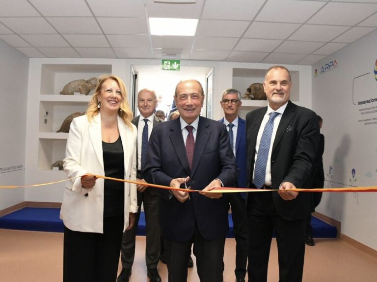 A Palermo apre l’Healthy Planet Center: tecnologia e ricerca per salute e ambiente 11 Inaugurazione Healthy Planet Center A Palermo apre l’Healthy Planet Center: tecnologia e ricerca per salute e ambiente