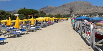 Ultimatum della Regione ai balneari: “Via tornelli e staccionate entro 10 giorni” 12 Ultimatum della Regione ai balneari: “Via tornelli e staccionate entro 10 giorni”
