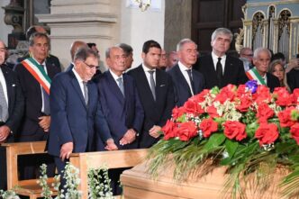 Funerali Pippo Baudo, Schifani: "Rimarrà esempio per tutti i siciliani" 8 Autorita ai funerali di Pippo BAudo Funerali Pippo Baudo, Schifani: "Rimarrà esempio per tutti i siciliani"