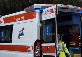 ambulanza 118 1024x716 1 Giarre, perde il controllo della moto e precipita dal ponte: morto un 27enne