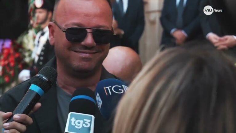 Gigi D'Alessio commosso al funerale di Pippo Baudo: “Era il timbro sul passaporto del successo” 11 gigi dalessio commosso al funerale di pippo baudo era il timbro sul passaporto Gigi D'Alessio commosso al funerale di Pippo Baudo: “Era il timbro sul passaporto del successo”