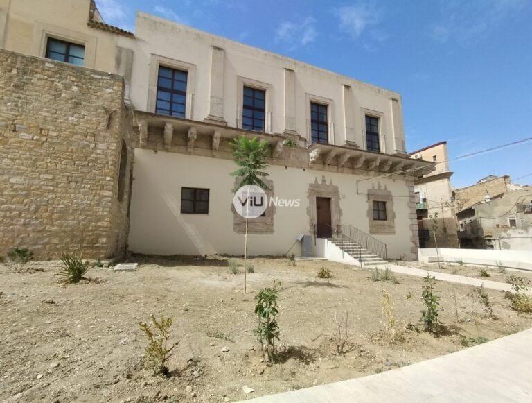 Caltanissetta. Largo Barile, piazzale restaurato ma abbandonato: l’allarme di Area Civica