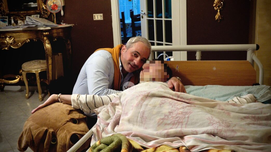 “Aiutate mio figlio prima che sia troppo tardi”: l’appello del padre di Andrea, piegato dalla sindrome Pkan 2 “Aiutate mio figlio prima che sia troppo tardi”: l’appello del padre di Andrea, piegato dalla sindrome Pkan