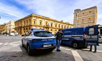 WhatsApp Image 2025 10 23 at 16.19.37 2 Caltanissetta, controlli straordinari della Polizia: sequestrati cocaina, crack e hashish