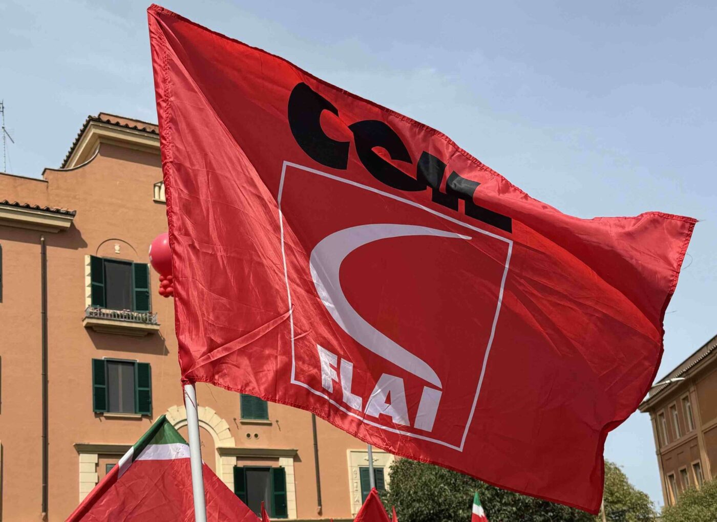 Gela, lavoratori del Consorzio di Bonifica 5 senza stipendi: atteso il voto all’Ars su emendamento M5S 2 bandiera flai sciopero aprile 2024 scaled 1 Gela, lavoratori del Consorzio di Bonifica 5 senza stipendi: atteso il voto all’Ars su emendamento M5S
