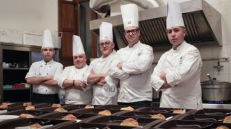 Caltanissetta, cena solidale alla Parrocchia Santa Croce: chef cucinano per i più bisognosi