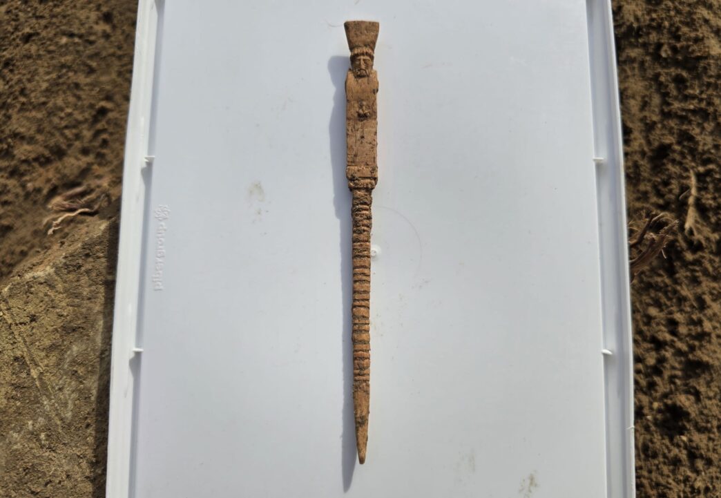 Gela, rinvenuto un rarissimo stilo da ceramista del V secolo a.C. 2 Gela, rinvenuto un rarissimo stilo da ceramista del V secolo a.C.