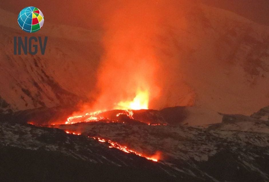 Etna colata lavica Etna, la colata nella Valle del Bove avanza: fronte a quota 1.500 metri