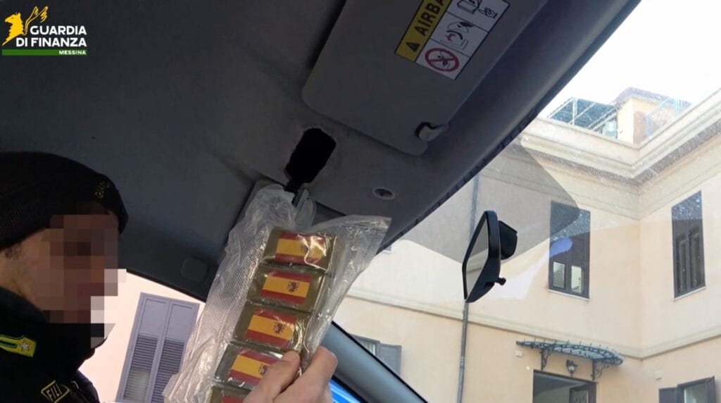 Hashish sullo Stretto, sequestrati 4 chili: arrestato il corriere 4 Screenshot 2026 01 15 alle 08.34.42 Hashish sullo Stretto, sequestrati 4 chili: arrestato il corriere