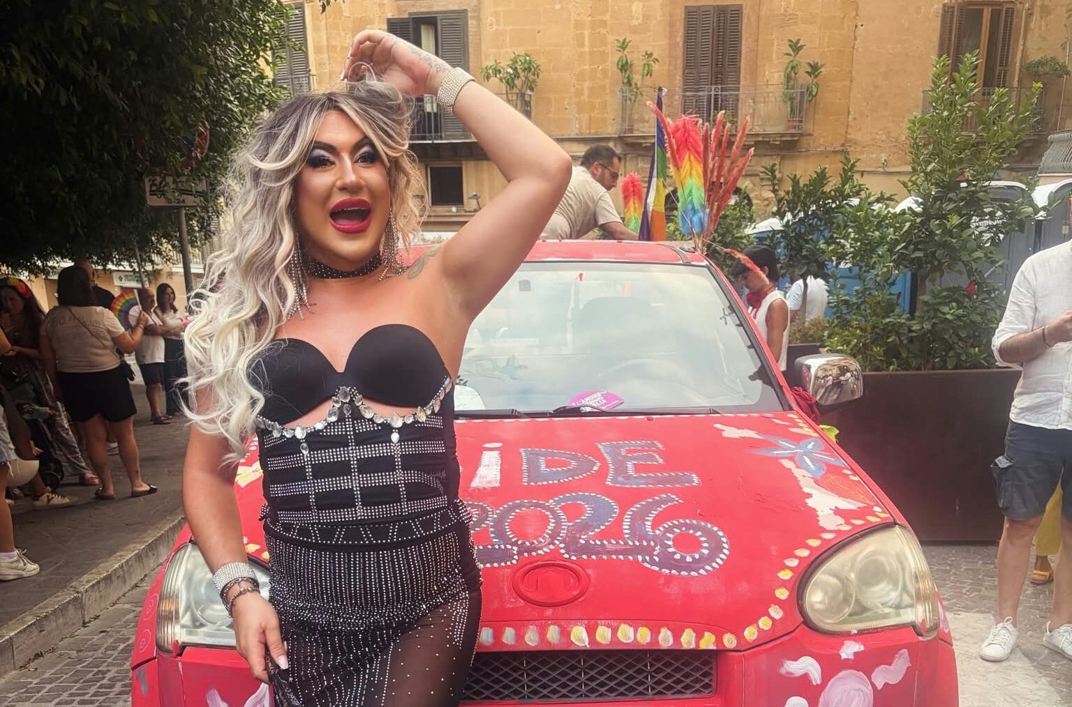«Il mio nome è Diva ed esisto»: all’Agrigento Pride anche la provocazione da Caltanissetta. Matrimonio in corteo e il monito del sindaco