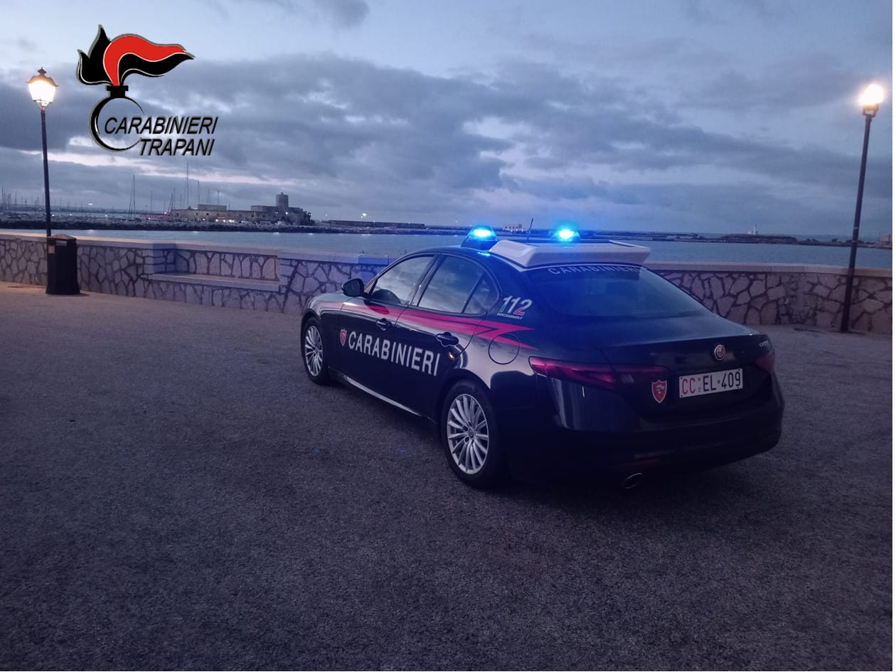 repertorio Ruba alcolici in un negozio e aggredisce il proprietario: un arresto a Trapani