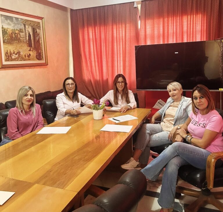 Riesi presenta il programma dell’Ottobre Rosa, un mese di iniziative dedicate alla prevenzione 5 FOTO Mirisola Cutaia Pasqualetto Di Prima e La Monica Riesi presenta il programma dell’Ottobre Rosa, un mese di iniziative dedicate alla prevenzione