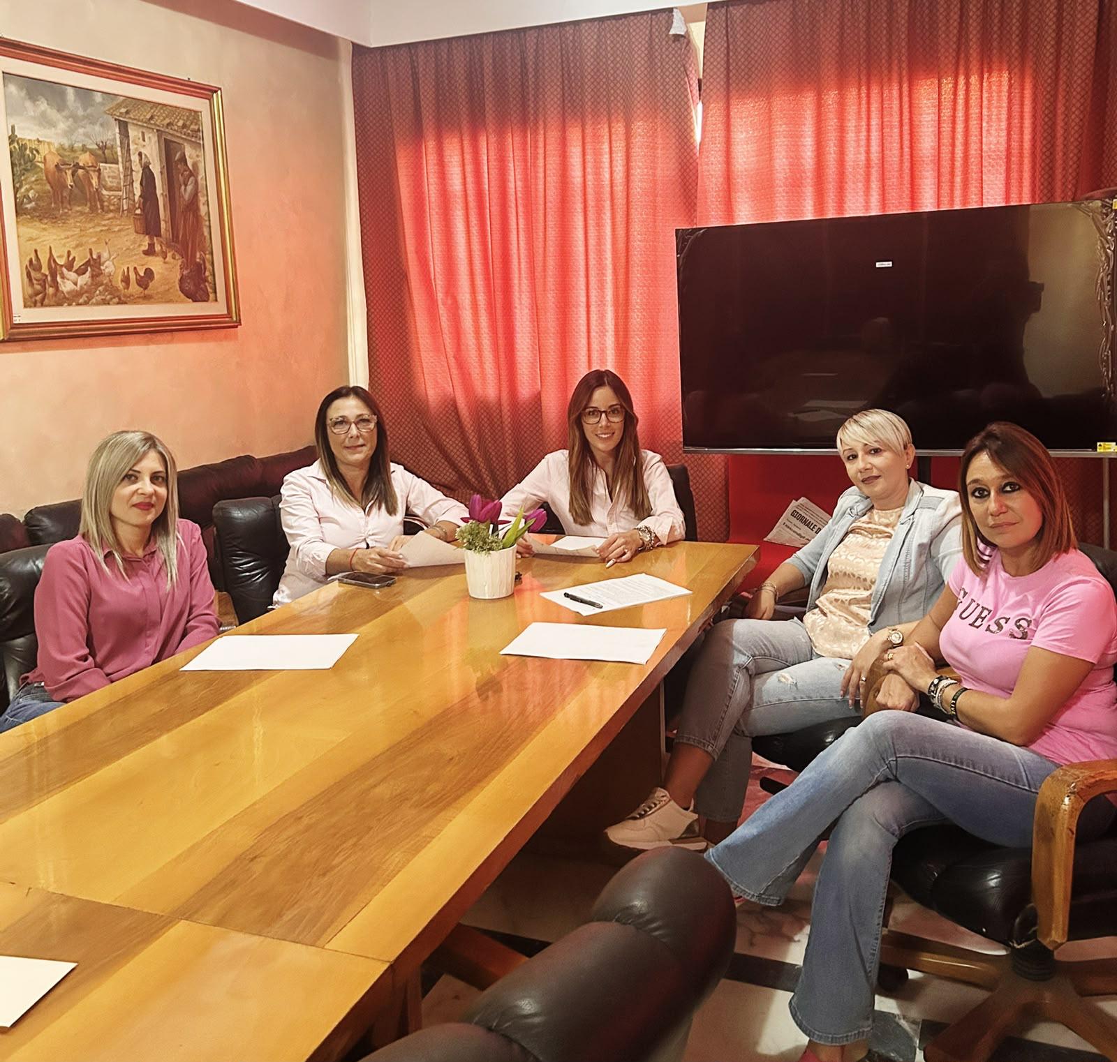 Riesi presenta il programma dell’Ottobre Rosa, un mese di iniziative dedicate alla prevenzione 4 FOTO Mirisola Cutaia Pasqualetto Di Prima e La Monica Riesi presenta il programma dell’Ottobre Rosa, un mese di iniziative dedicate alla prevenzione