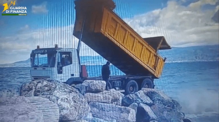 Traffico illecito di rifiuti nel Messinese, cinque misure cautelari: sequestri per 115 mila euro
