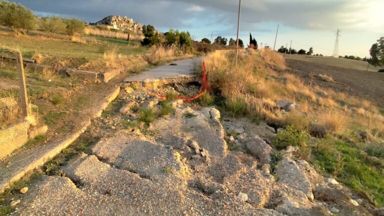 Caltanissetta, strada franata a Gibil Gabib e acqua a caro prezzo: Area Civica presenta interrogazione 9 WhatsApp Image 2026 10 02 at 21.07.09 1 e1791908592166 Caltanissetta, strada franata a Gibil Gabib e acqua a caro prezzo: Area Civica presenta interrogazione