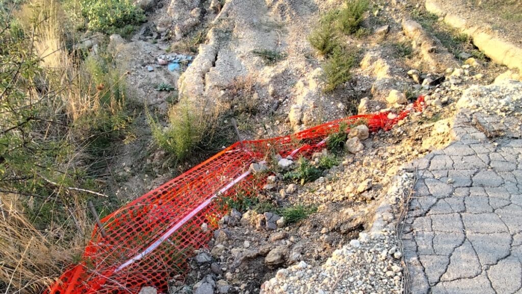 Caltanissetta, strada franata a Gibil Gabib e acqua a caro prezzo: Area Civica presenta interrogazione 11 WhatsApp Image 2026 10 02 at 21.07.09 2 e1791908481414 Caltanissetta, strada franata a Gibil Gabib e acqua a caro prezzo: Area Civica presenta interrogazione