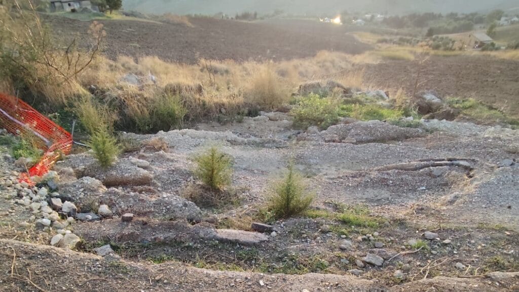 Caltanissetta, strada franata a Gibil Gabib e acqua a caro prezzo: Area Civica presenta interrogazione 4 WhatsApp Image 2026 10 02 at 21.07.09 4 e1791908550671 Caltanissetta, strada franata a Gibil Gabib e acqua a caro prezzo: Area Civica presenta interrogazione