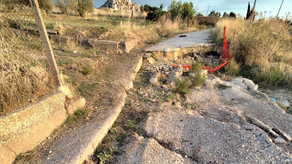 Caltanissetta, strada franata a Gibil Gabib e acqua a caro prezzo: Area Civica presenta interrogazione 9 WhatsApp Image 2026 10 02 at 21.07.09 e1791908504709 Caltanissetta, strada franata a Gibil Gabib e acqua a caro prezzo: Area Civica presenta interrogazione