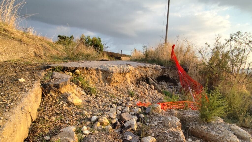 Caltanissetta, strada franata a Gibil Gabib e acqua a caro prezzo: Area Civica presenta interrogazione 10 WhatsApp Image 2026 10 02 at 21.07.10 e1791908457229 Caltanissetta, strada franata a Gibil Gabib e acqua a caro prezzo: Area Civica presenta interrogazione